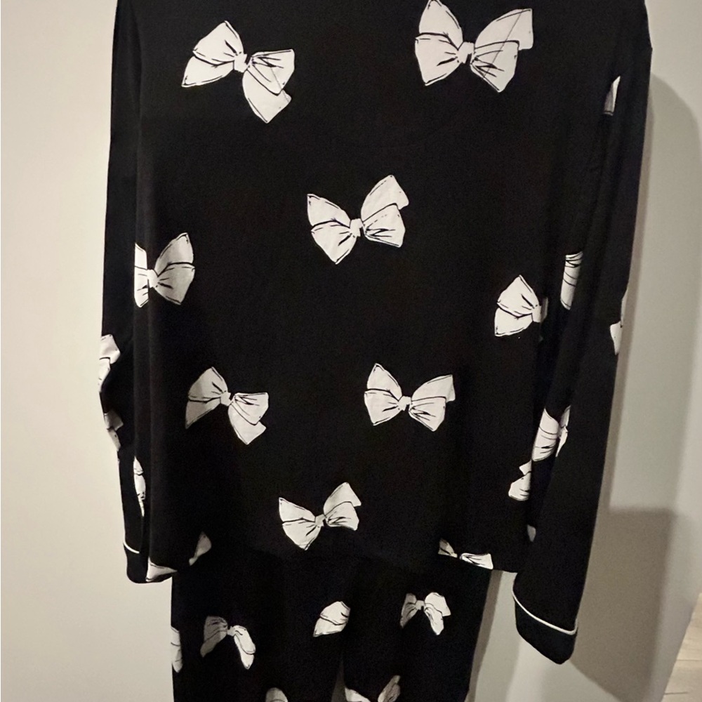 Kate Spade Black and White Bow Pajama Set - Picture 4 of 6